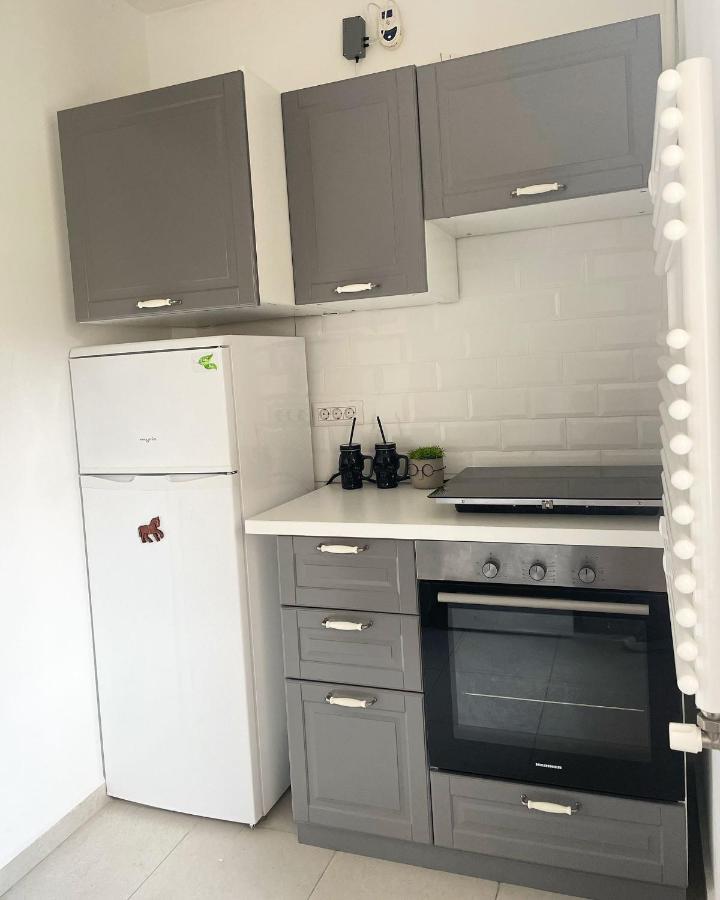 White Apartment Bucharest Exterior photo