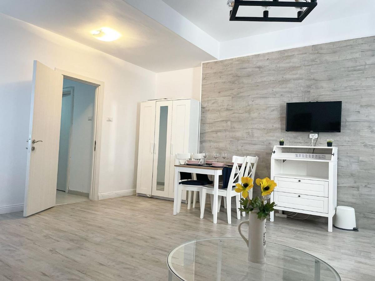 White Apartment Bucharest Exterior photo