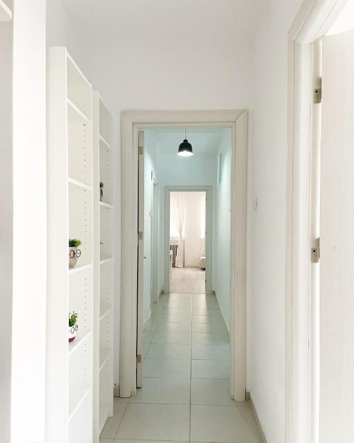 White Apartment Bucharest Exterior photo